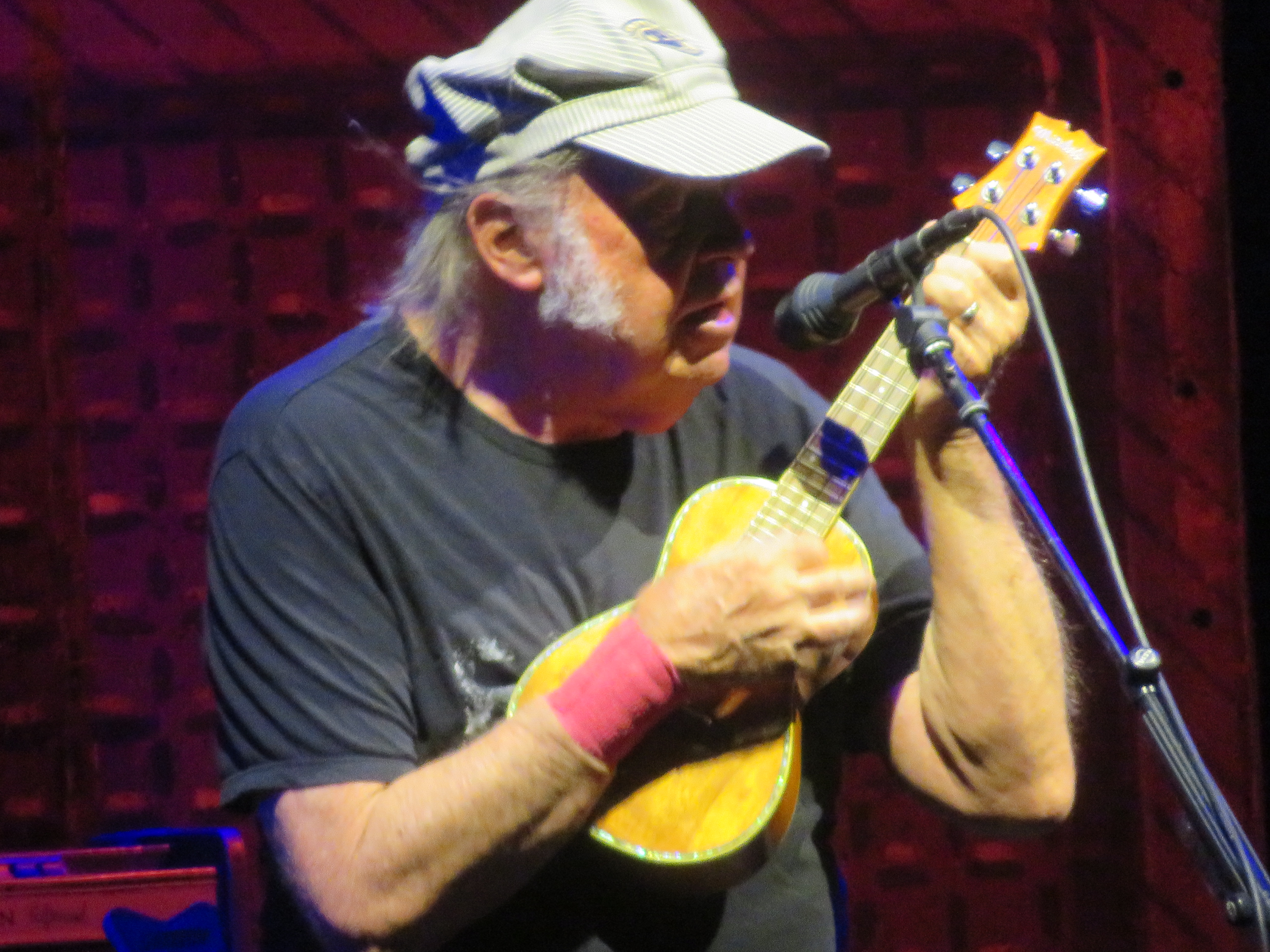 NeilYoungAndTheChromeHearts2025-08-17BeerStageTorontoCanada (11).JPG